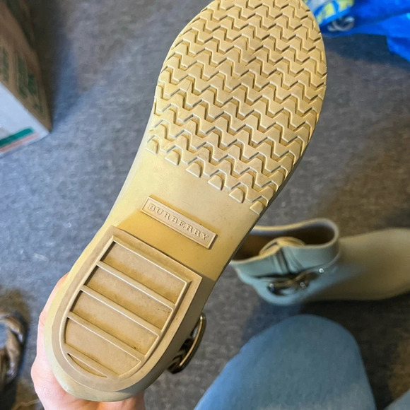 Burberry Big Buckle Rain Boots, size 36 - Picture 5 of 16